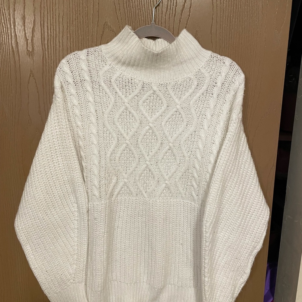 Womens Size Med. Mock Neck Cream Sweater